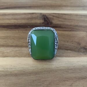 Vintage green calcite statement ring Size 8 NWOT